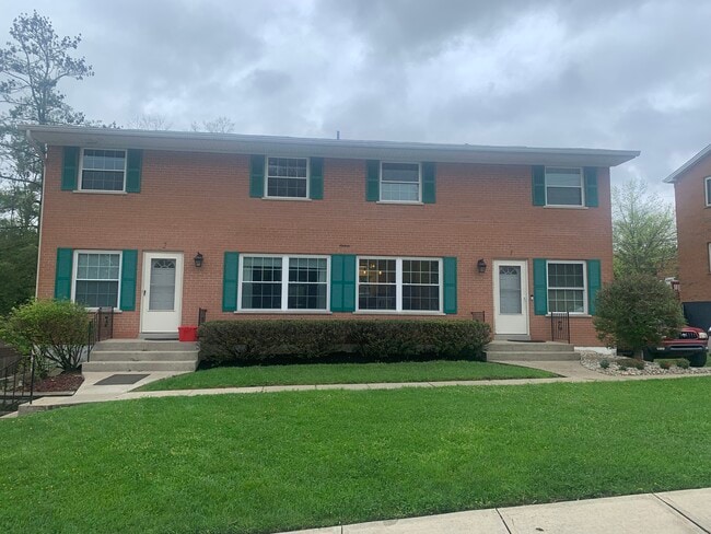 16 Kyles Ln, Unit #2