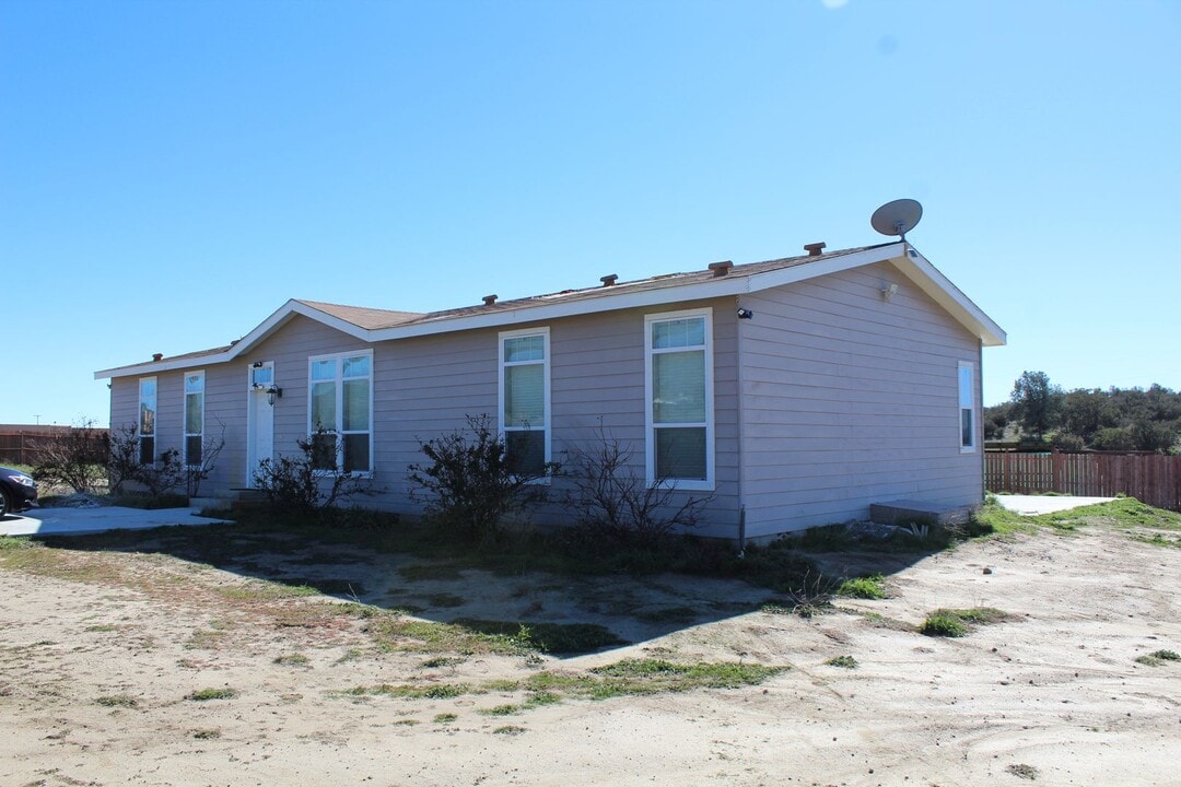 37455 Brandon Rd in Anza, CA - Building Photo