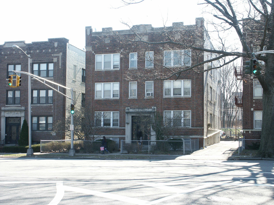 348 Central Ave in Orange, NJ - Building Photo