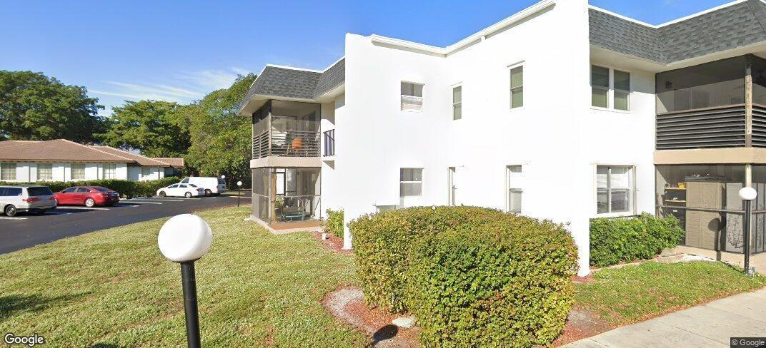 2800 Riverside Dr in Coral Springs, FL - Building Photo