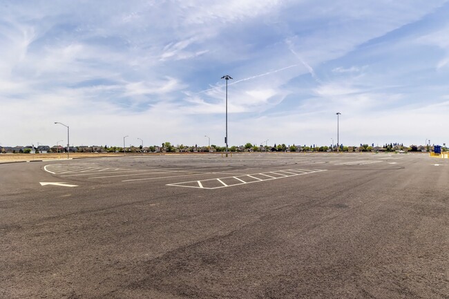 Bellevue Ranch in Merced, CA - Building Photo - Building Photo