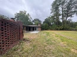 3651 Edgar D Nixon Ave in Montgomery, AL - Foto de edificio - Building Photo