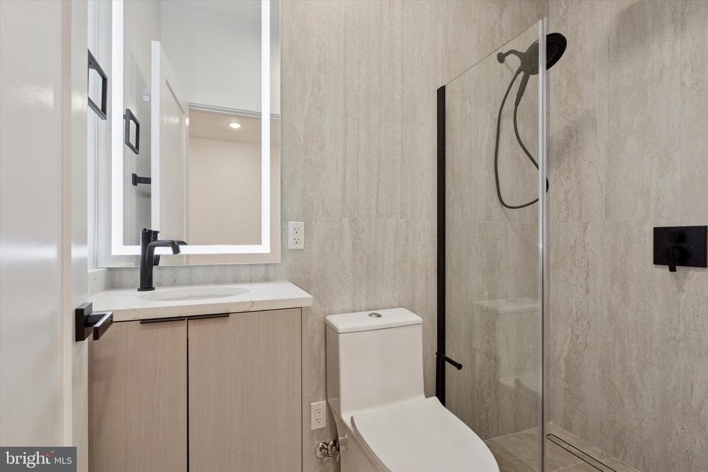 1438 Tasker St in Philadelphia, PA - Foto de edificio