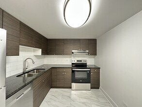 525 N Quentin Rd, Unit 215 in Palatine, IL - Building Photo - Building Photo