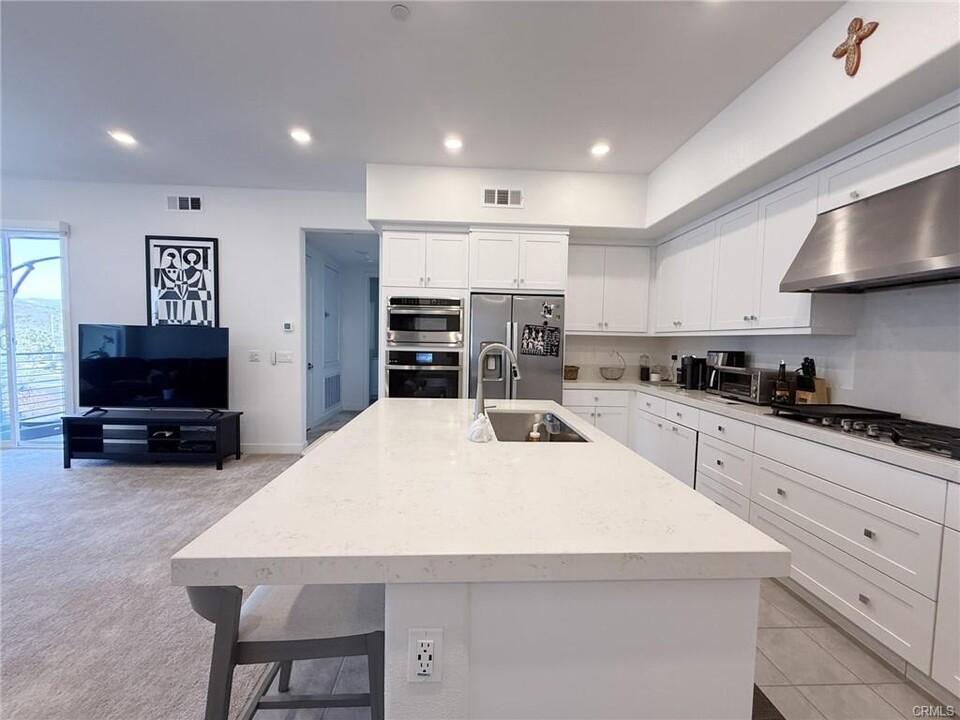 107 Sash in Irvine, CA - Building Photo