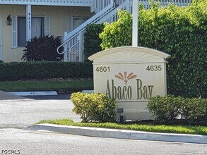 4611 Bayshore Dr in Naples, FL - Building Photo - Building Photo