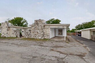 6808 Trail Lake Dr in Fort Worth, TX - Building Photo - Building Photo