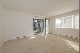 569 Lee St in Seattle, WA - Building Photo