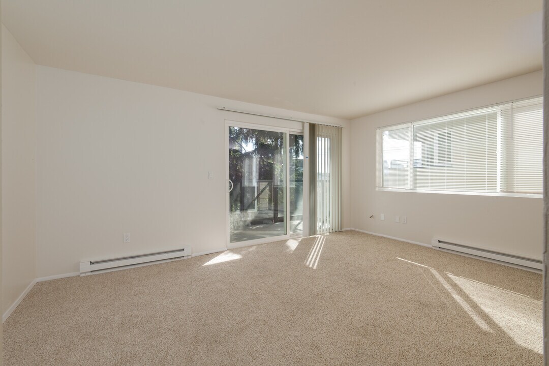 569 Lee St in Seattle, WA - Building Photo