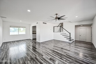 5761 W Cholla St in Glendale, AZ - Building Photo - Building Photo