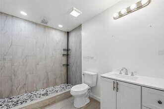 1032 Hoke Smith Dr in Dallas, TX - Building Photo - Building Photo