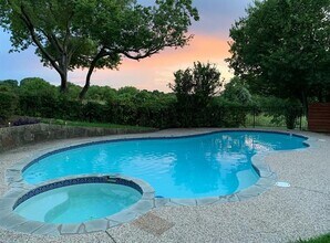 10215 Van Dyke Rd in Dallas, TX - Building Photo - Building Photo