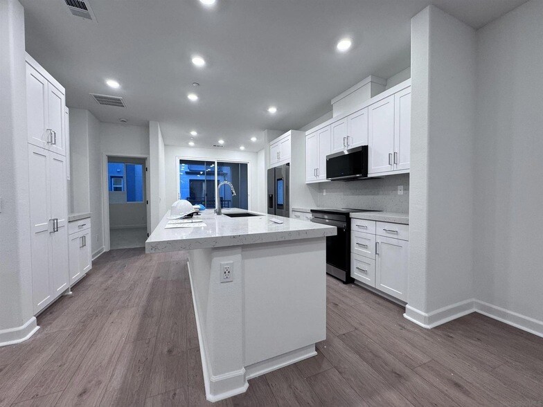 12045 Sienna Ln in San Diego, CA - Foto de edificio