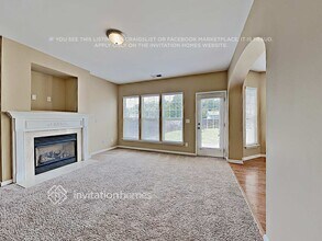 1821 Crabapple Tree Ln in Charlotte, NC - Foto de edificio - Building Photo