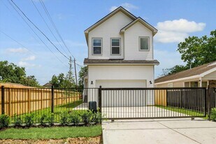 901 E 37th St in Houston, TX - Building Photo