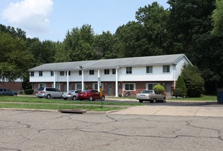 Bellair Apartments in Niles, OH - Foto de edificio - Building Photo