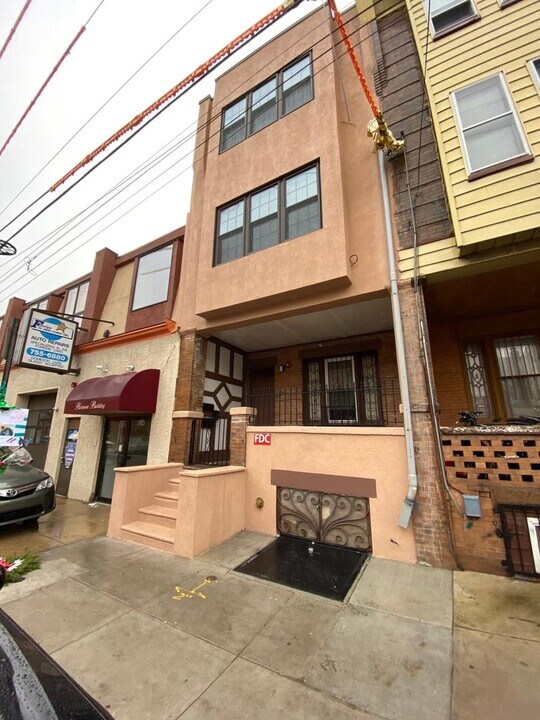 826 Reed St-Unit -1 in Philadelphia, PA - Foto de edificio