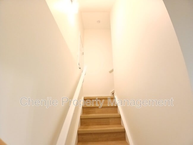 property at 5112 Kinney Pl SW