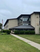 N90W17421 St Francis Dr in Menomonee Falls, WI - Building Photo