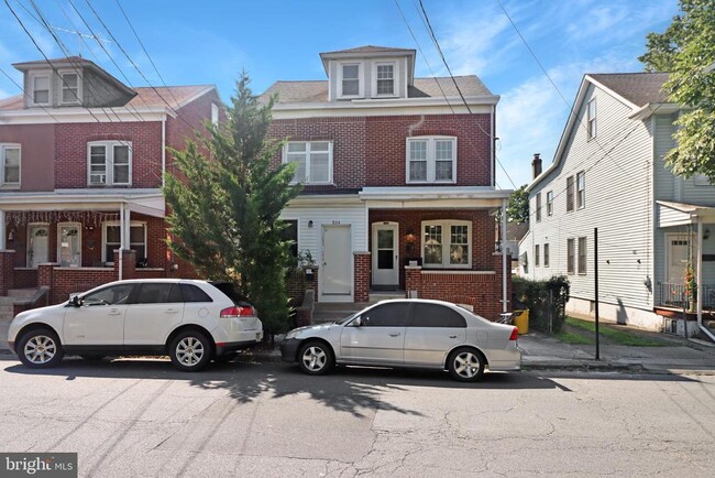 property at 862 Ohio Ave