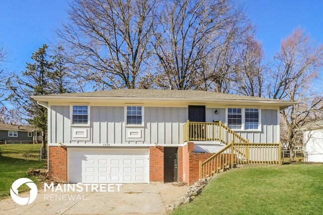 property at 2900 S Linwood Ave