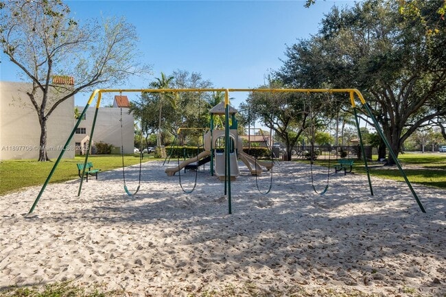 6065 NW 186th St in Hialeah, FL - Building Photo - Building Photo