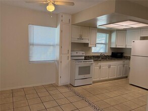 817 Margo St in Tarpon Springs, FL - Building Photo - Building Photo