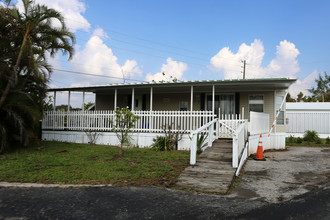 Palm Beach Mobile Homes in Lake Worth, FL - Building Photo - Building Photo