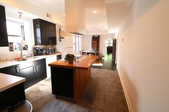 2209 W Arthur Ave, Unit 3 in Chicago, IL - Building Photo - Building Photo