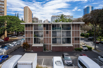 The Continental Plaza in Honolulu, HI - Building Photo - Building Photo