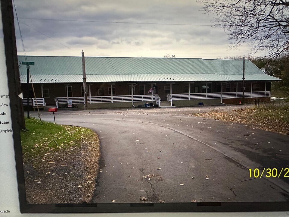 8385 Geneva St, Unit #3 in Interlaken, NY - Foto de edificio