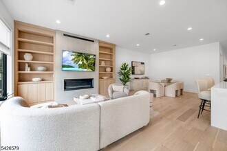 27 Feldman Ct in Paramus, NJ - Building Photo - Building Photo