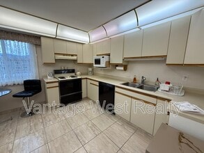 1045 Sutherland Ave in Kelowna, BC - Building Photo - Building Photo