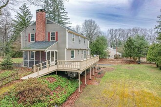 30 Hawley Hill Rd in Avon, CT - Foto de edificio - Building Photo