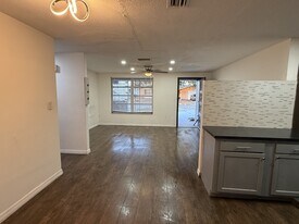 7634 Rosewood Dr in Port Richey, FL - Building Photo