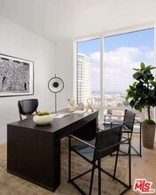 1000 W 8th St in Los Angeles, CA - Foto de edificio - Building Photo