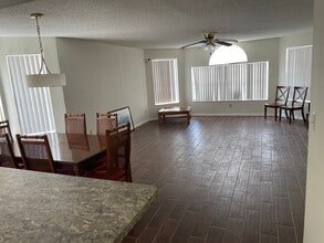 2489 Sweetwater Club Cir in Kissimmee, FL - Building Photo - Building Photo