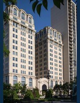 2300 N Lincoln Park W in Chicago, IL - Building Photo