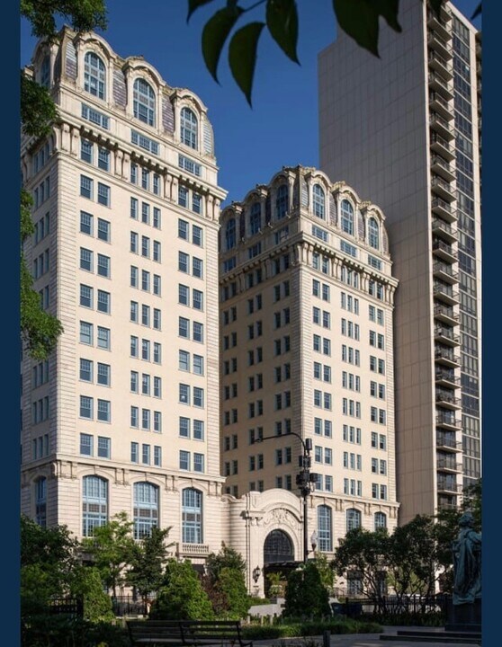 2300 N Lincoln Park W in Chicago, IL - Building Photo