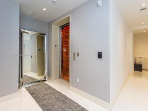 16901 Collins Ave in Sunny Isles Beach, FL - Building Photo - Building Photo