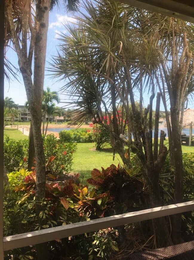 1024 Manatee Rd in Naples, FL - Building Photo - Building Photo