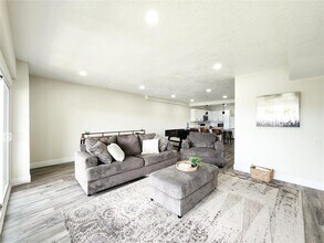 25 Harbour Dr in Houston, TX - Building Photo - Building Photo