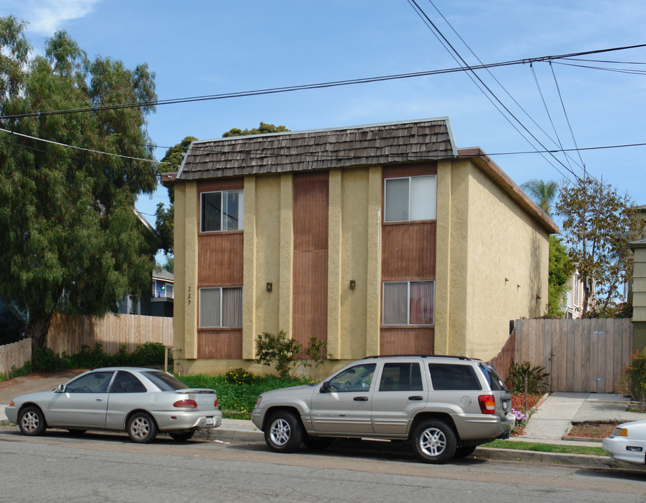 229 20th St in San Diego, CA - Building Photo