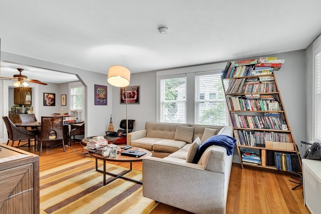 9 Keefe Ave, Unit #1 in Newton, MA - Foto de edificio