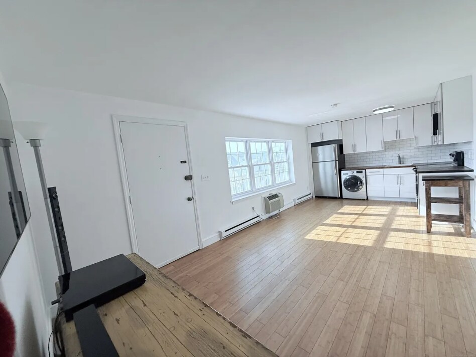 8 Wardwell St in Stamford, CT - Building Photo