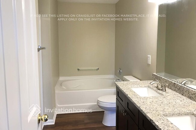 1736 Larne Cir in Charlotte, NC - Foto de edificio - Building Photo