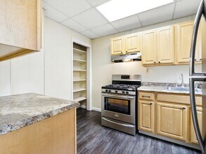 32 Gardner Ave, Unit Floor 2 in Jersey City, NJ - Foto de edificio - Building Photo