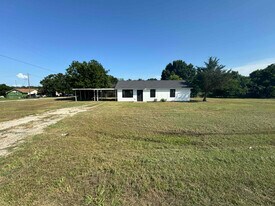 8108 Happy Trail in Alvarado, TX - Building Photo