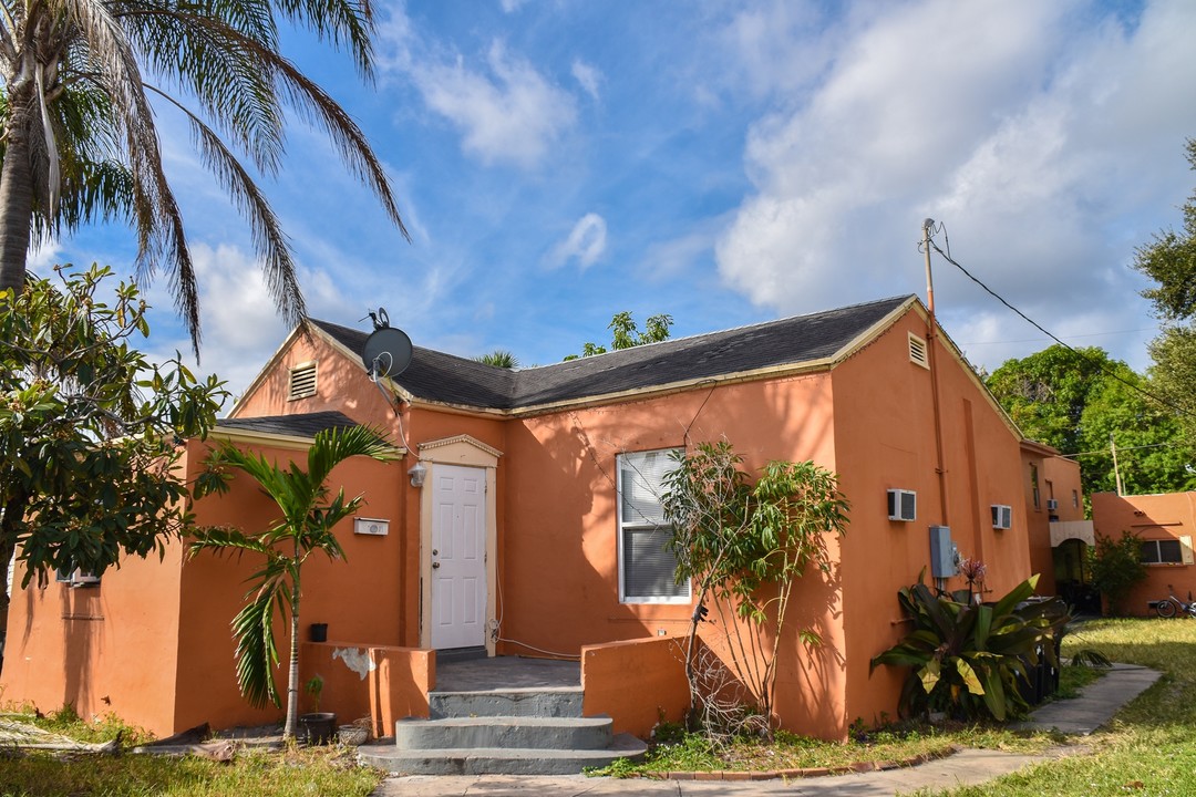 19 S E St in Lake Worth, FL - Building Photo