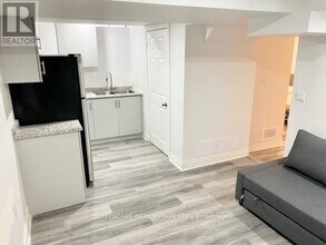 6421 Donway Dr in Mississauga, ON - Building Photo - Building Photo